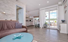 Anchor Apartments